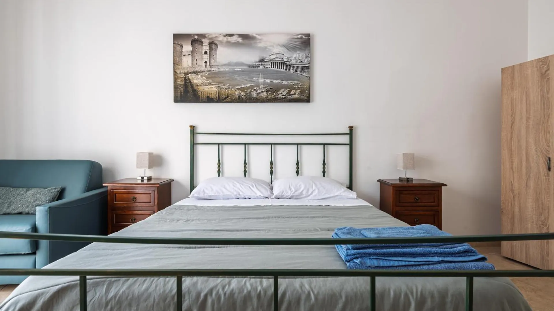 Roomors Of Naples Italy