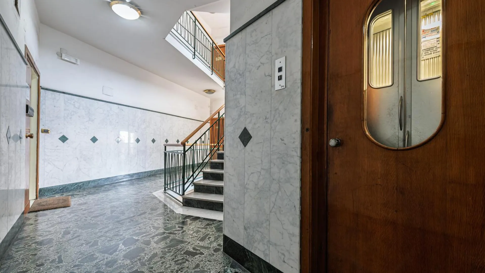 Guest house Roomors Of Naples Italy