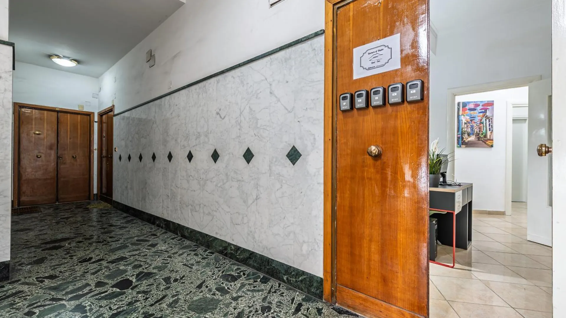 Roomors Of Naples