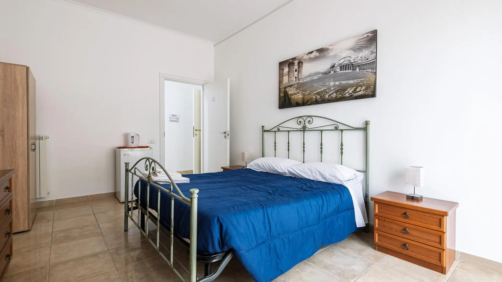 Roomors Of Naples