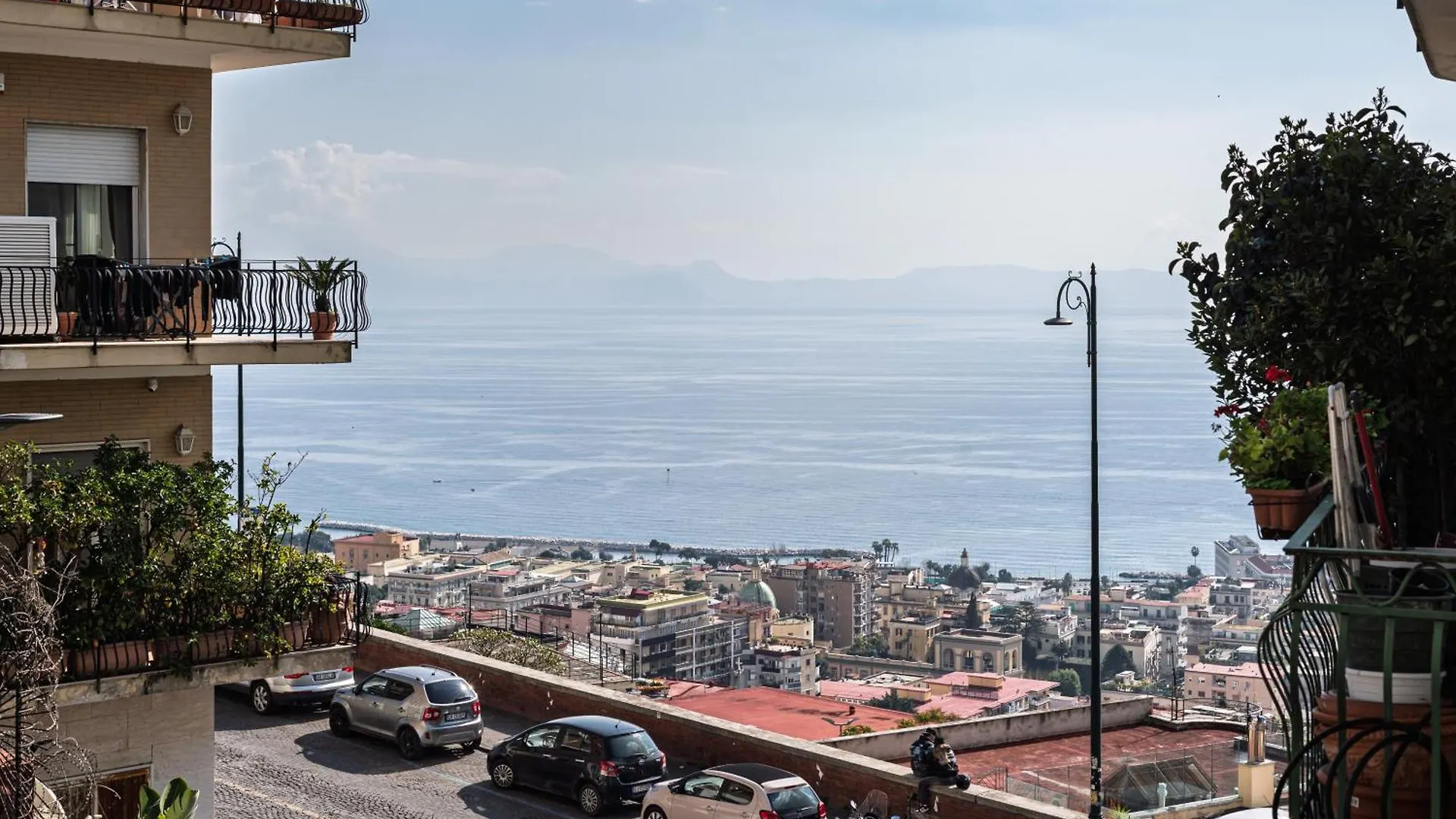 Roomors Of Naples 0*,