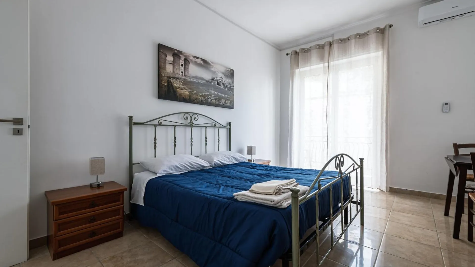 Roomors Of Naples