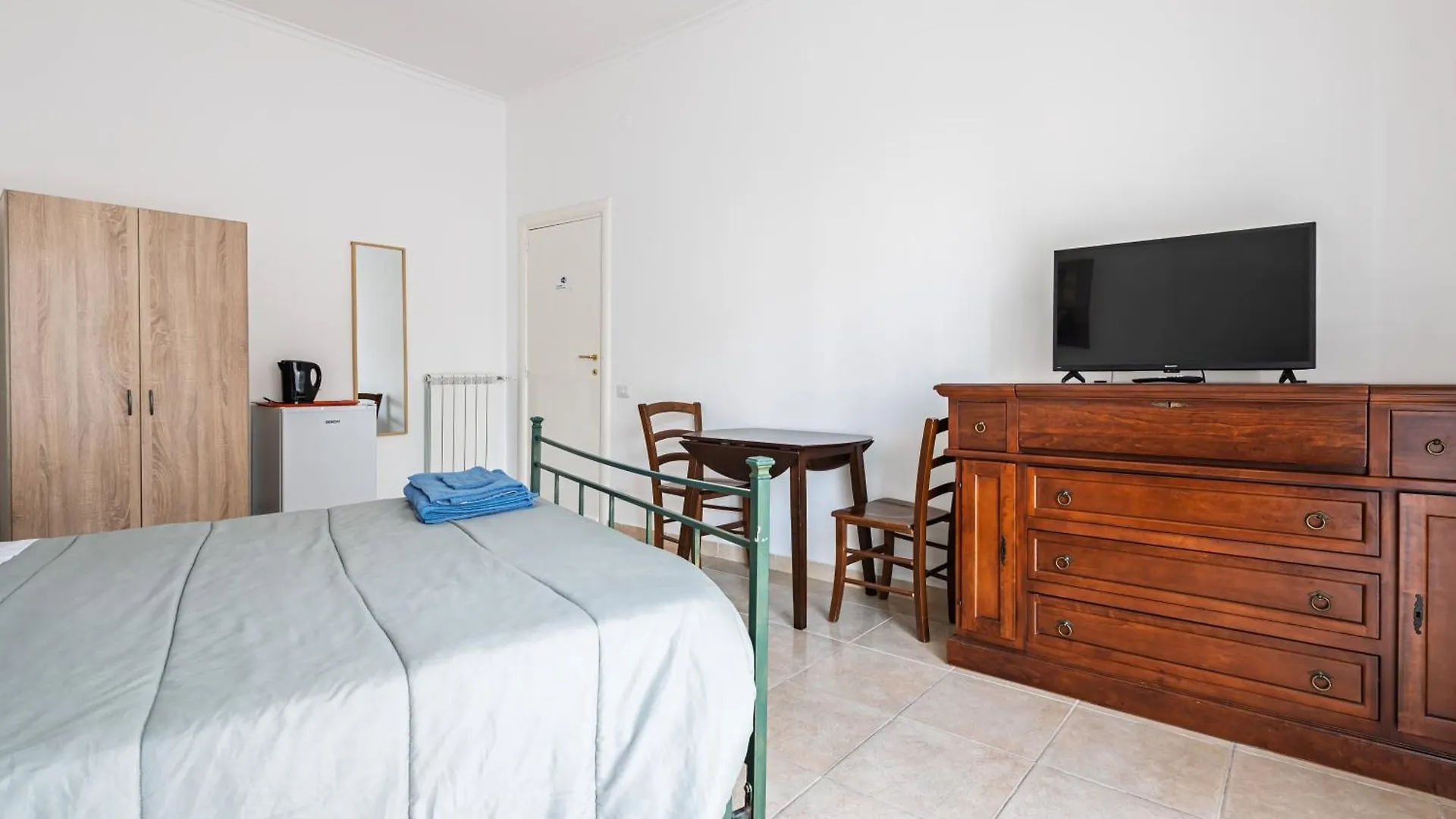 Roomors Of Naples 0*,  Italy
