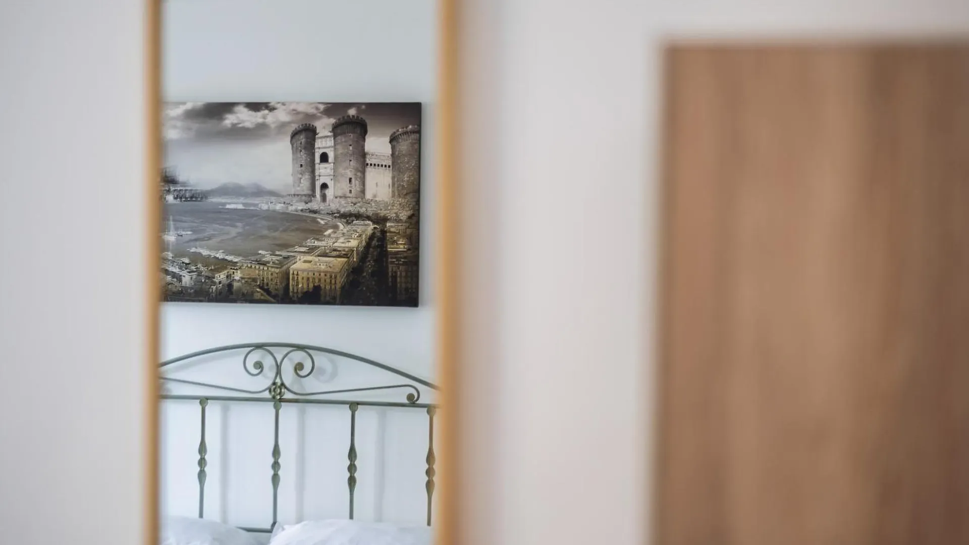 Roomors Of Naples Guest house